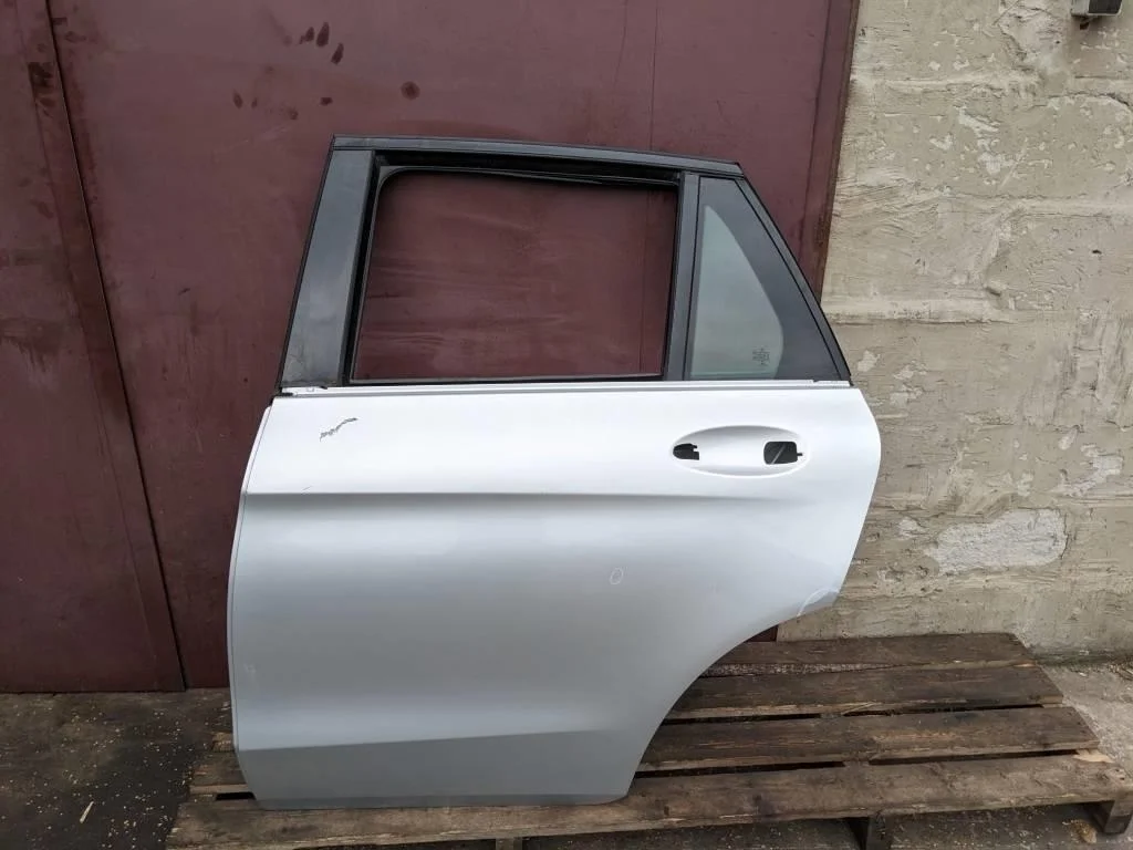Дверь задняя левая Mercedes-Benz