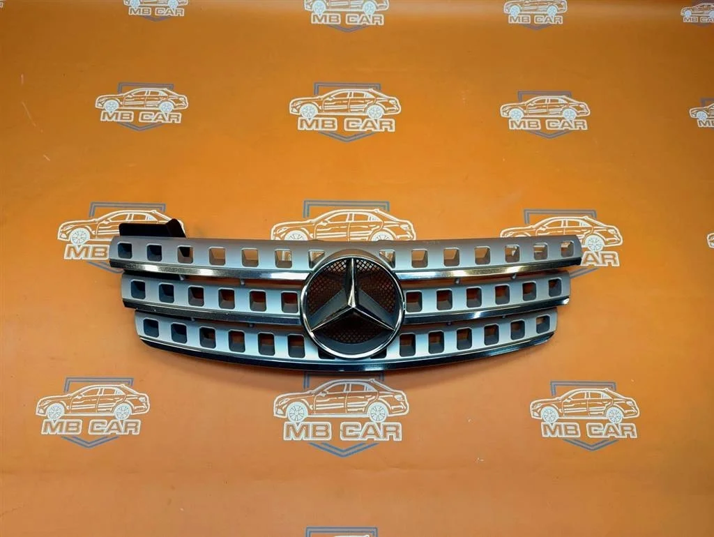 Решетка радиатора Mercedes-Benz