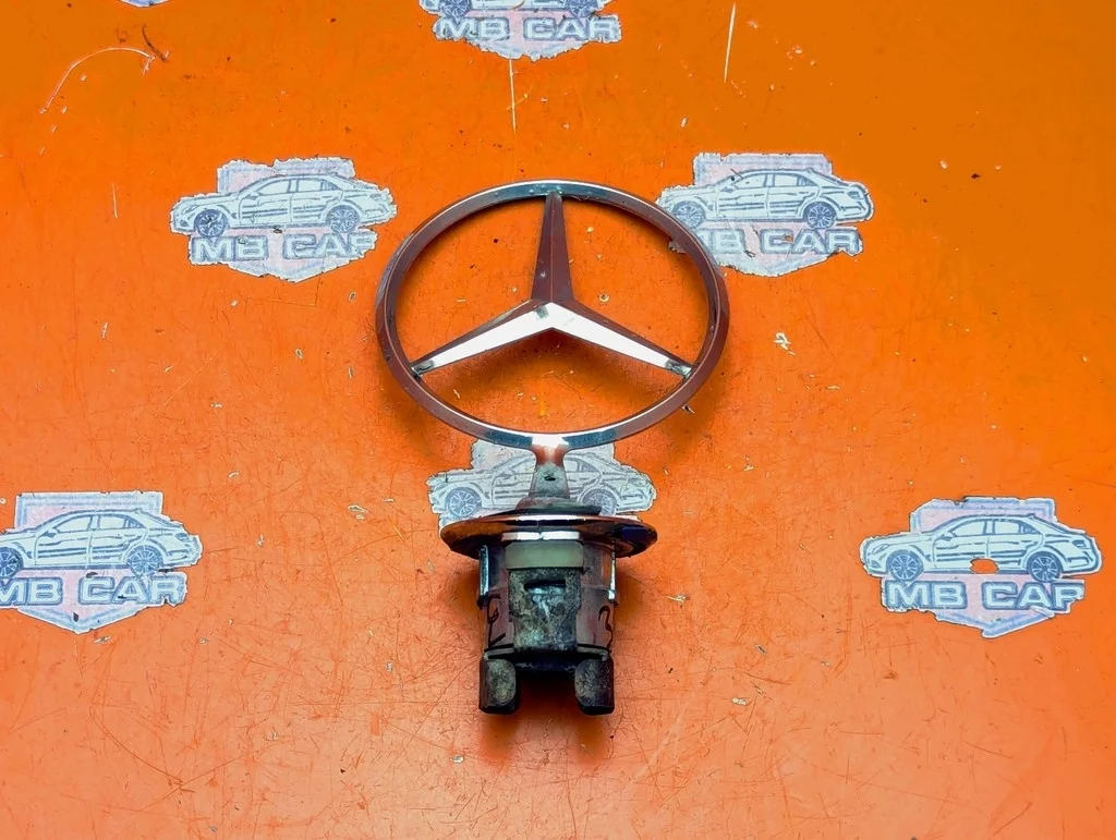 Эмблема капота Mercedes-Benz