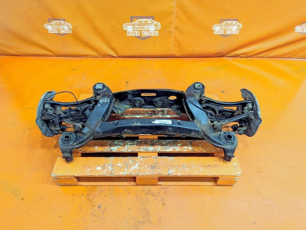 Подрамник задний Mercedes-Benz