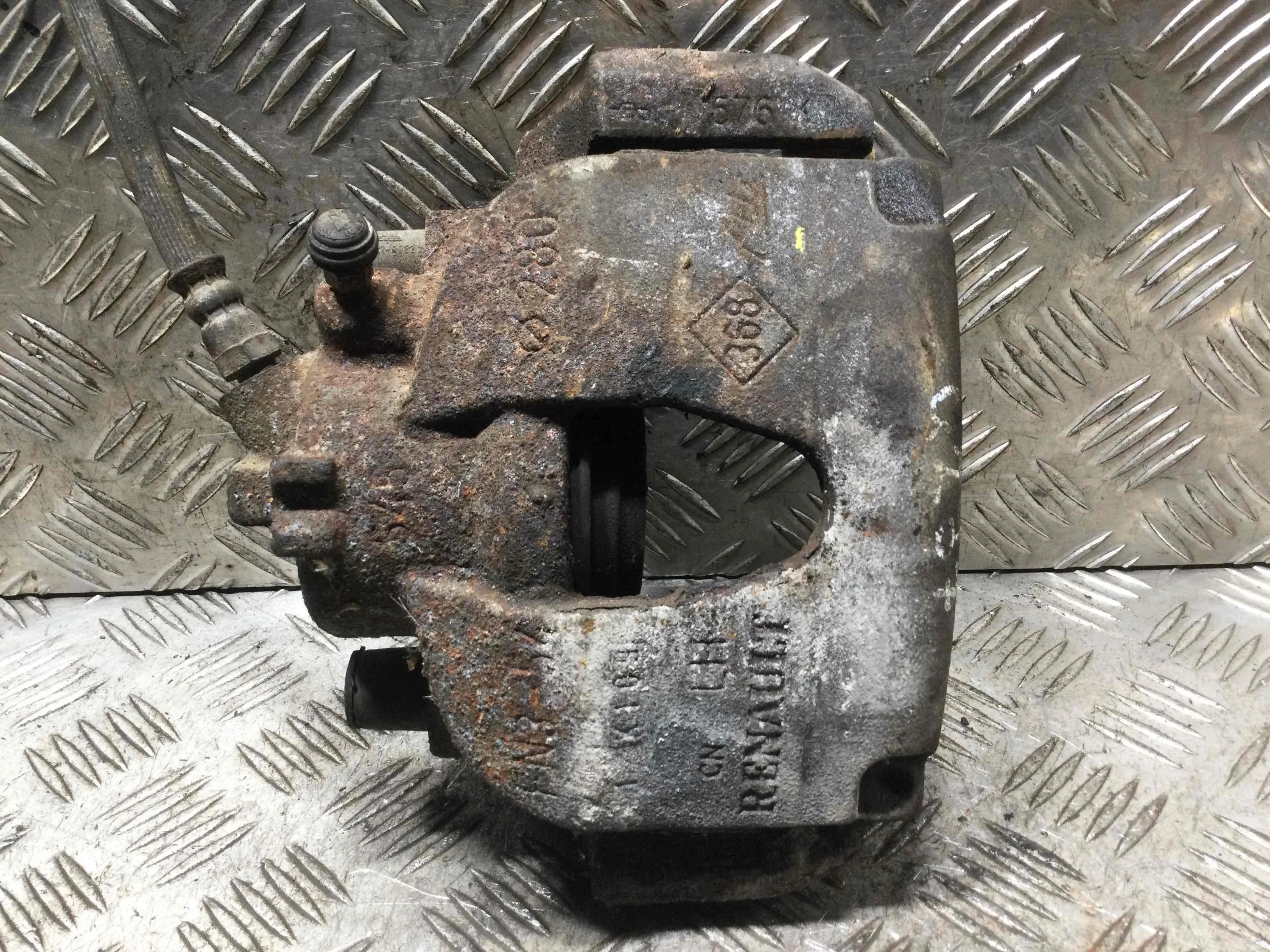 Суппорт передний левый Renault Megane 2 поколение (2002-2006) дизель 1.9 dCi Механика Кабриолет