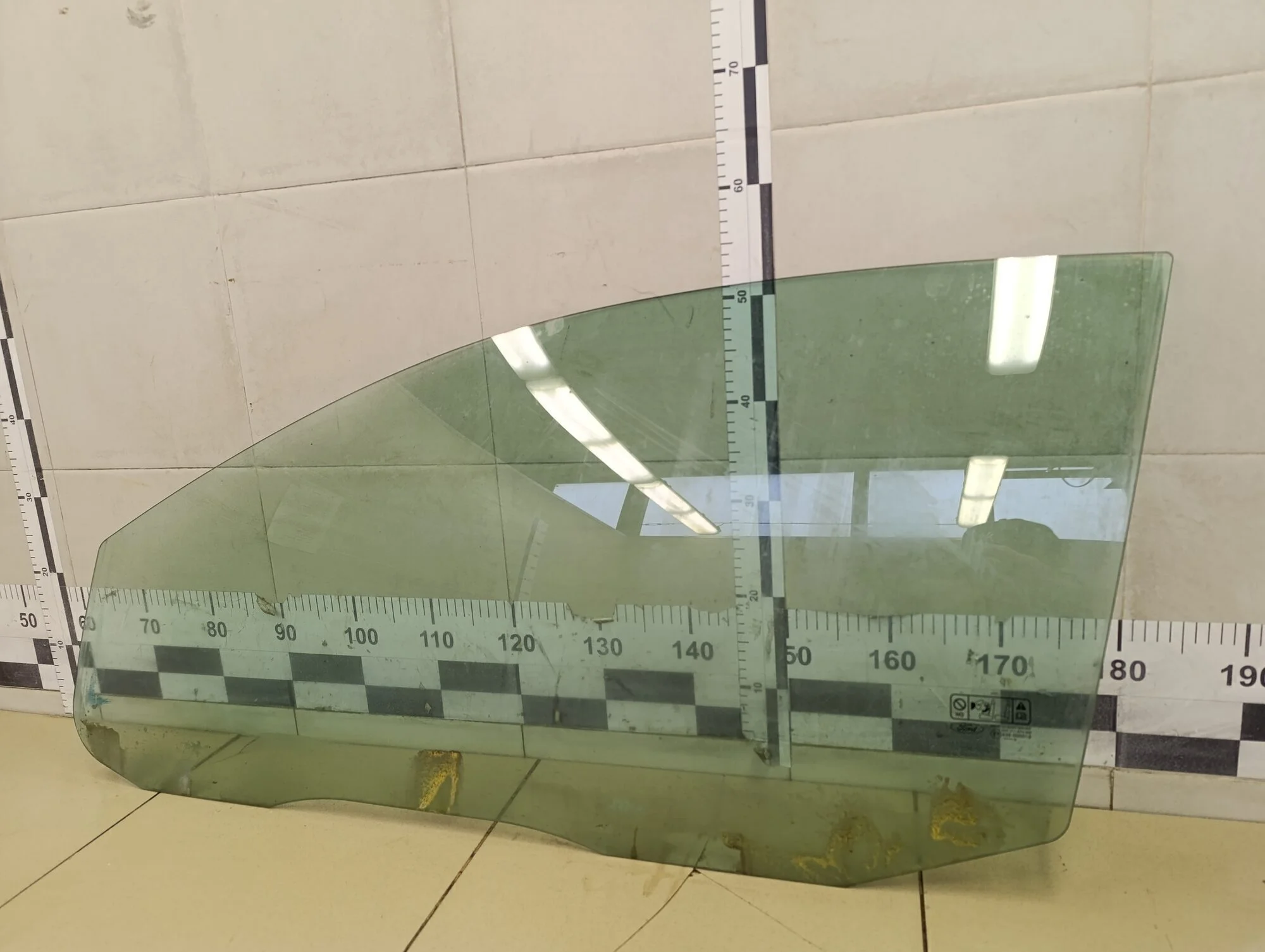 Стекло двери передней левой Focus II 2005-2008