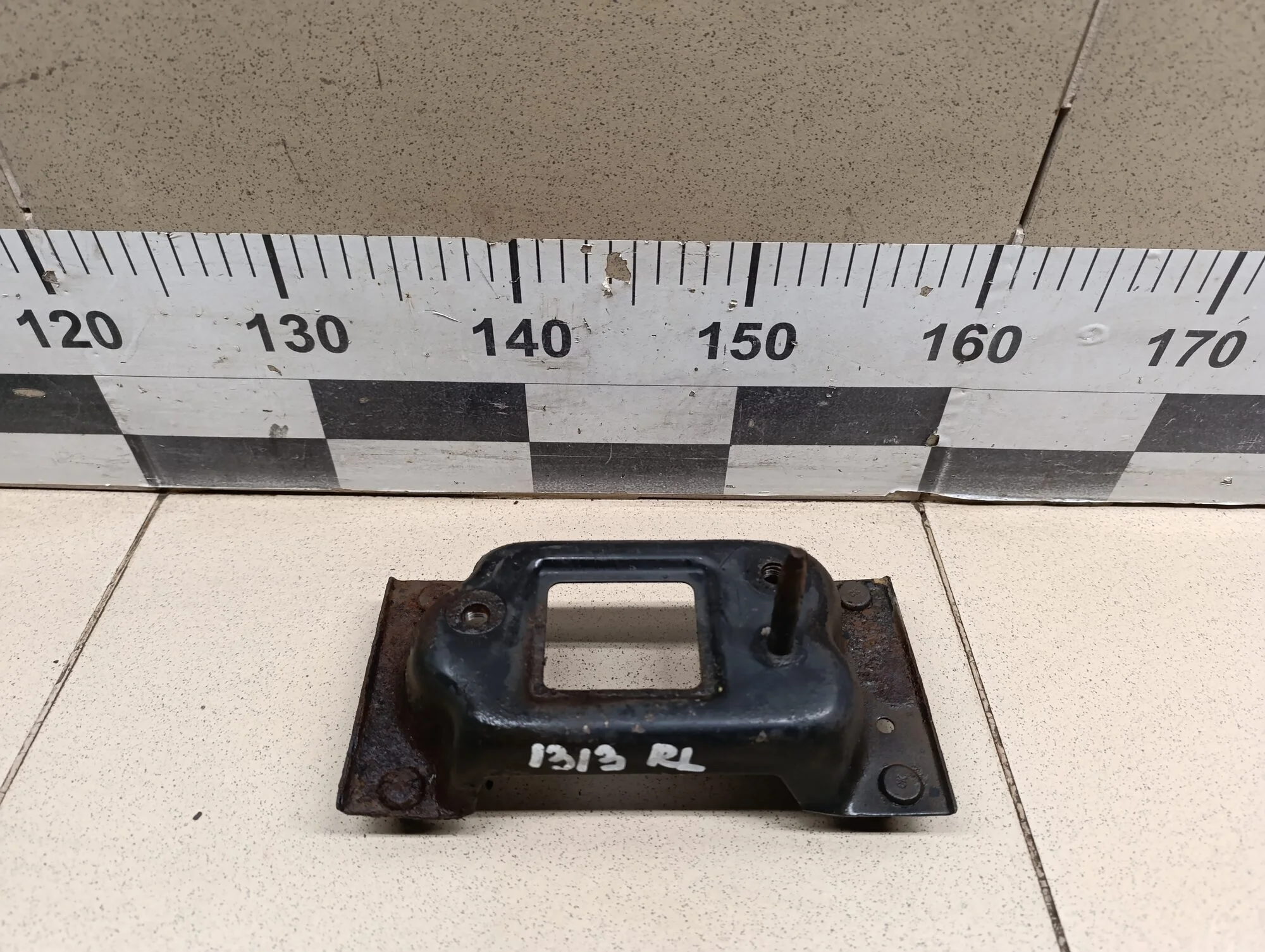 Кронштейн усилителя заднего бампера левый Cerato 2009-2013