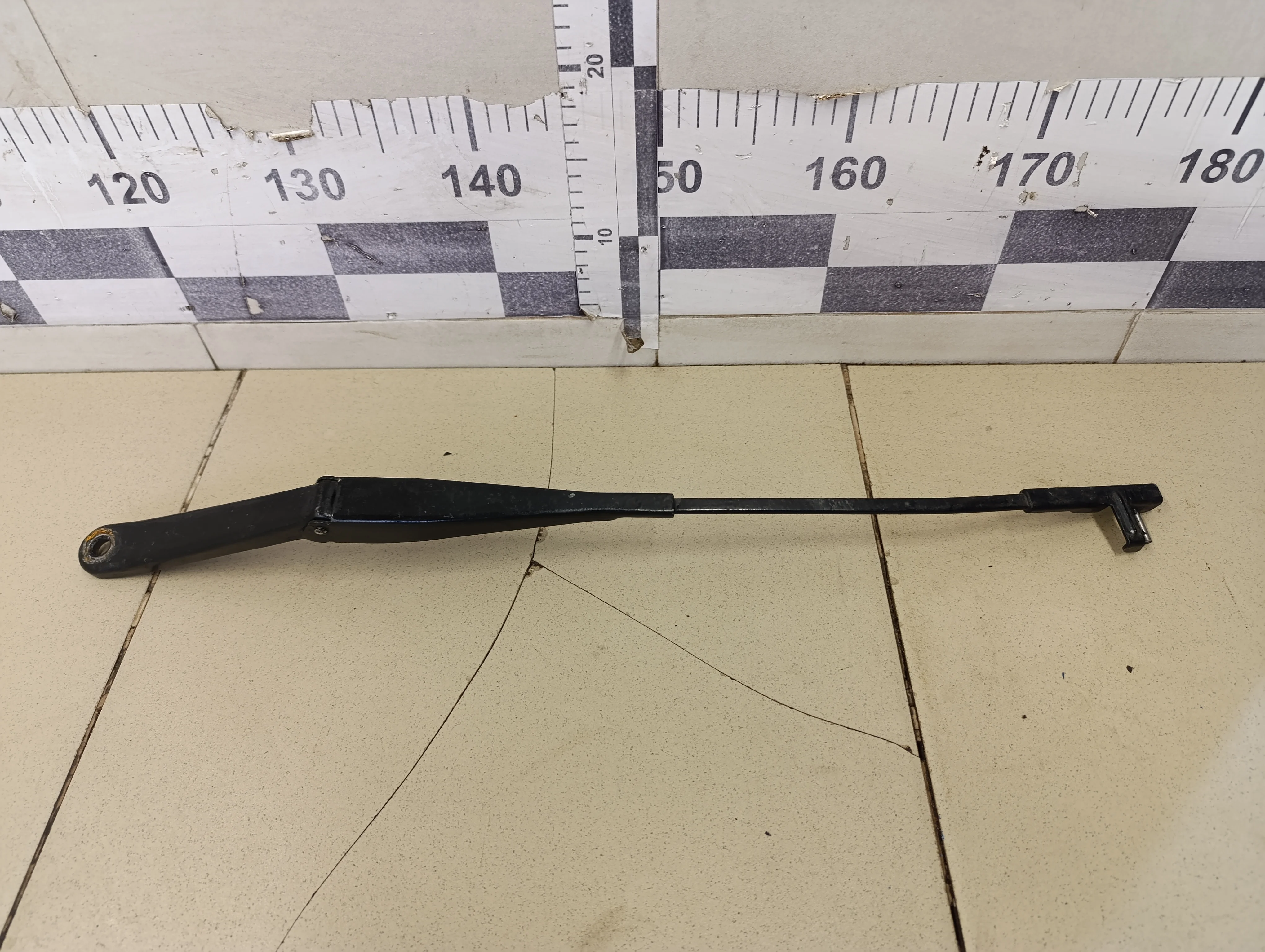 Поводок стеклоочистителя передний левый Focus II 2005-2008