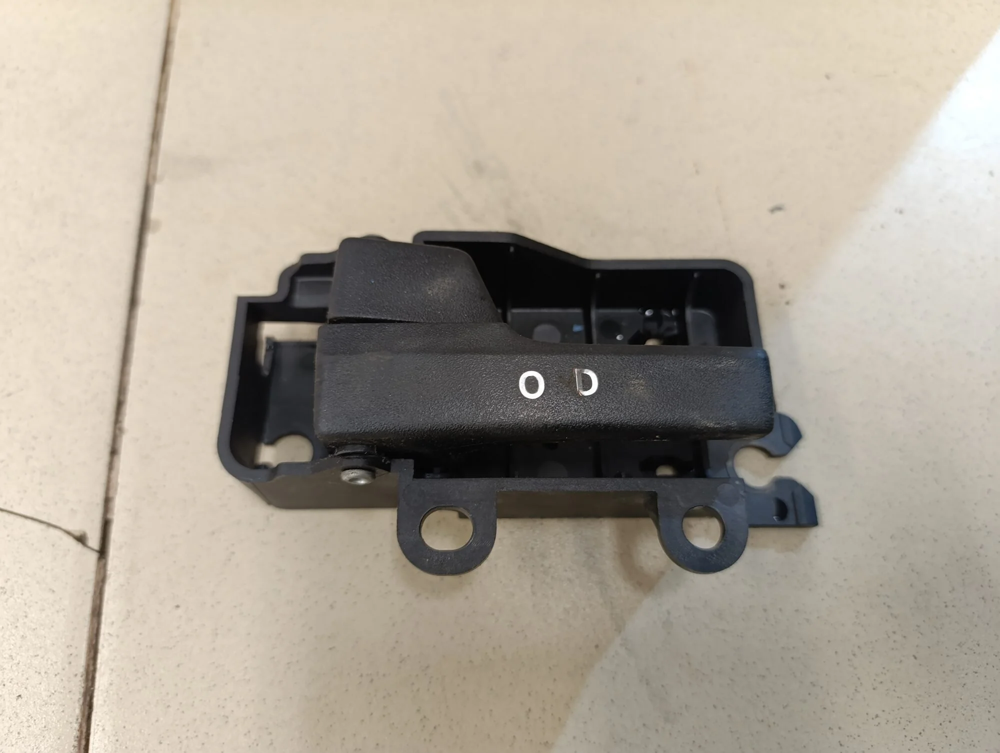 Ручка двери внутренняя левая Focus II 2005-2008