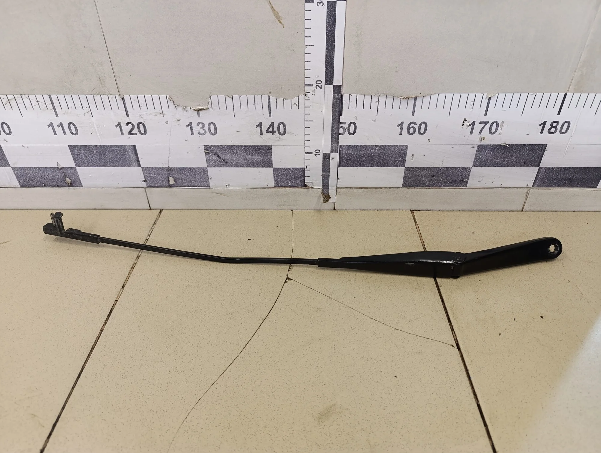 Поводок стеклоочистителя передний правый Focus II 2005-2008