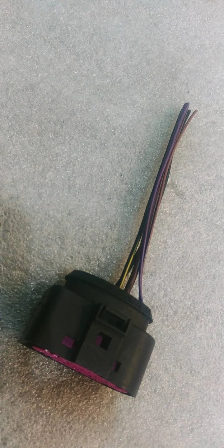 разъем (фишка) проводки Volkswagen Touareg 2 7P6 2011