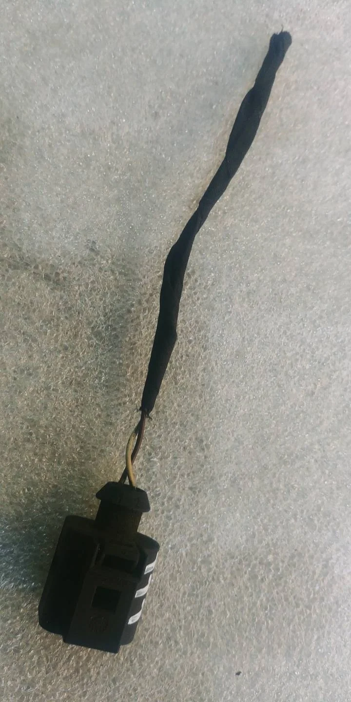 разъем (фишка) проводки Volkswagen Tiguan  2011