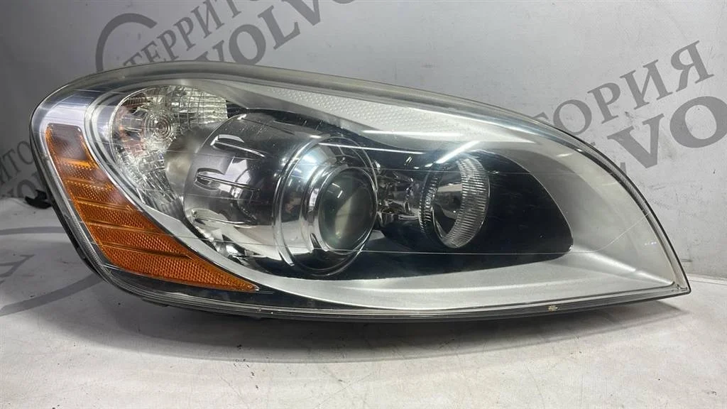 Фара правая ксенон