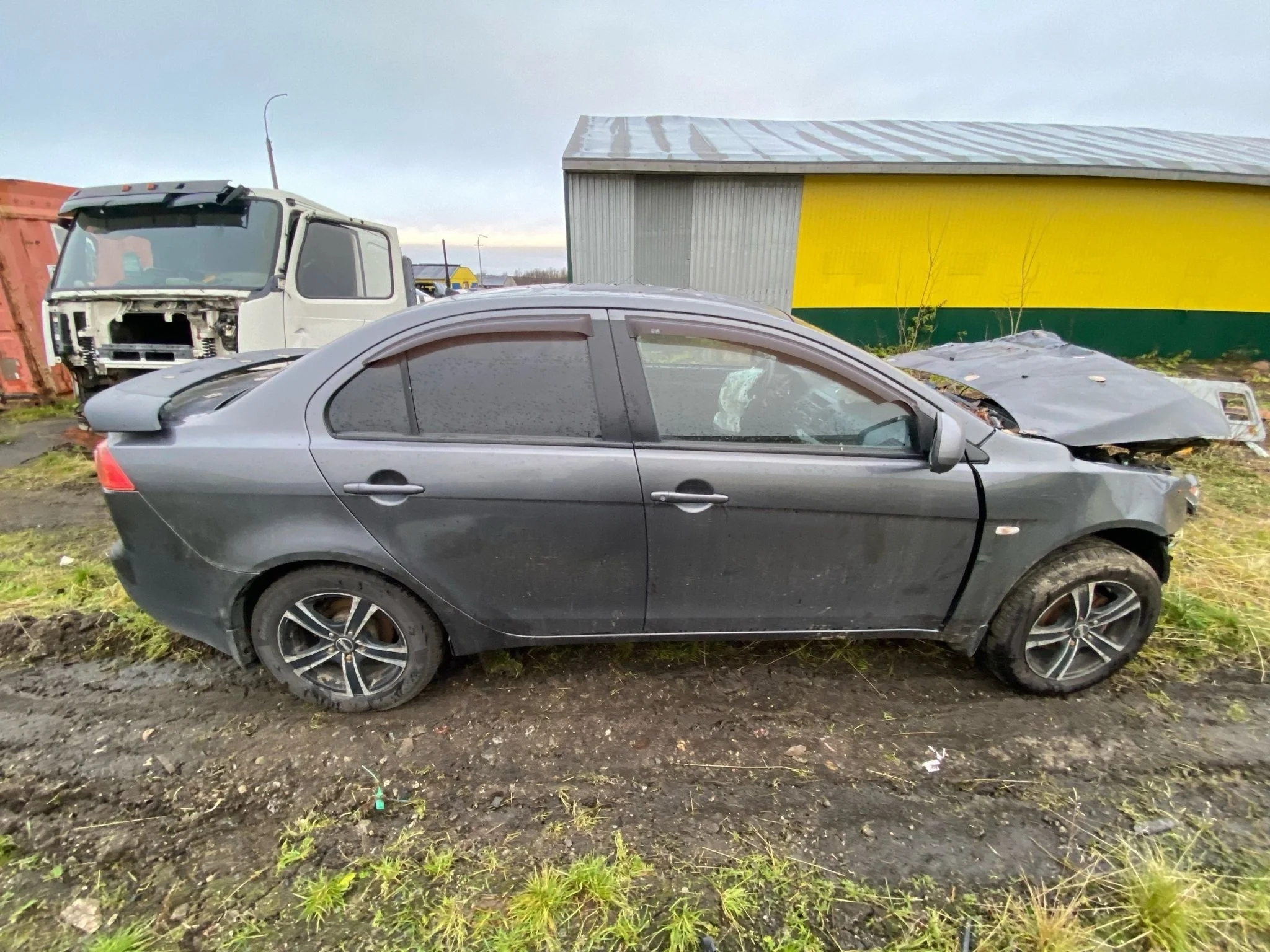 Амортизатор передний правый Mitsubishi Lancer 10 Седан CY 2007-2011