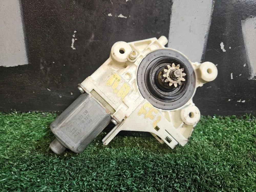 Моторчик стеклоочистителя передний Ford Focus II