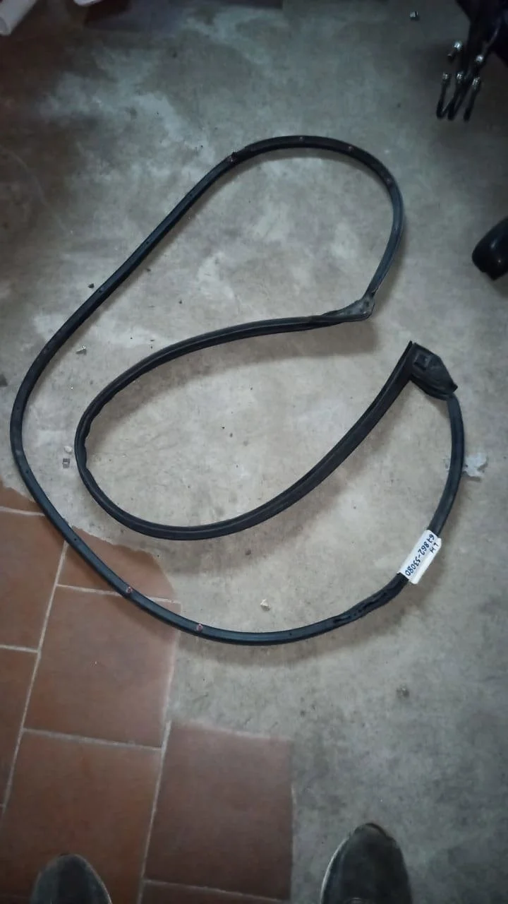 Уплотнитель двери Toyota Camry XV50 (2011—2014)