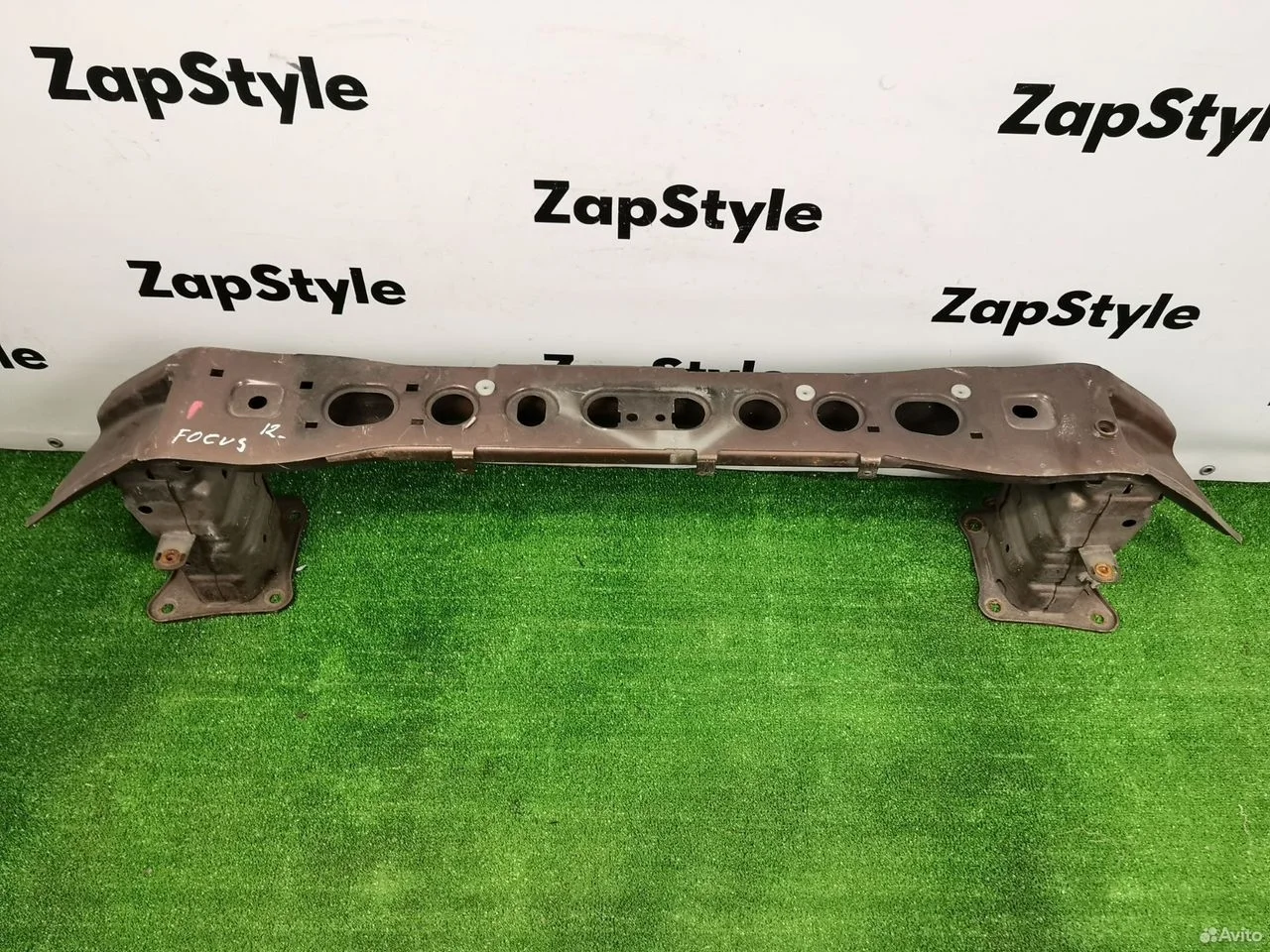 Усилитель переднего бампера ford focus 3