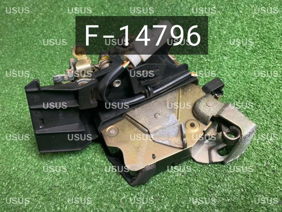 Замок двери задний правый BMW БМВ E39 Е39 E38 Е38