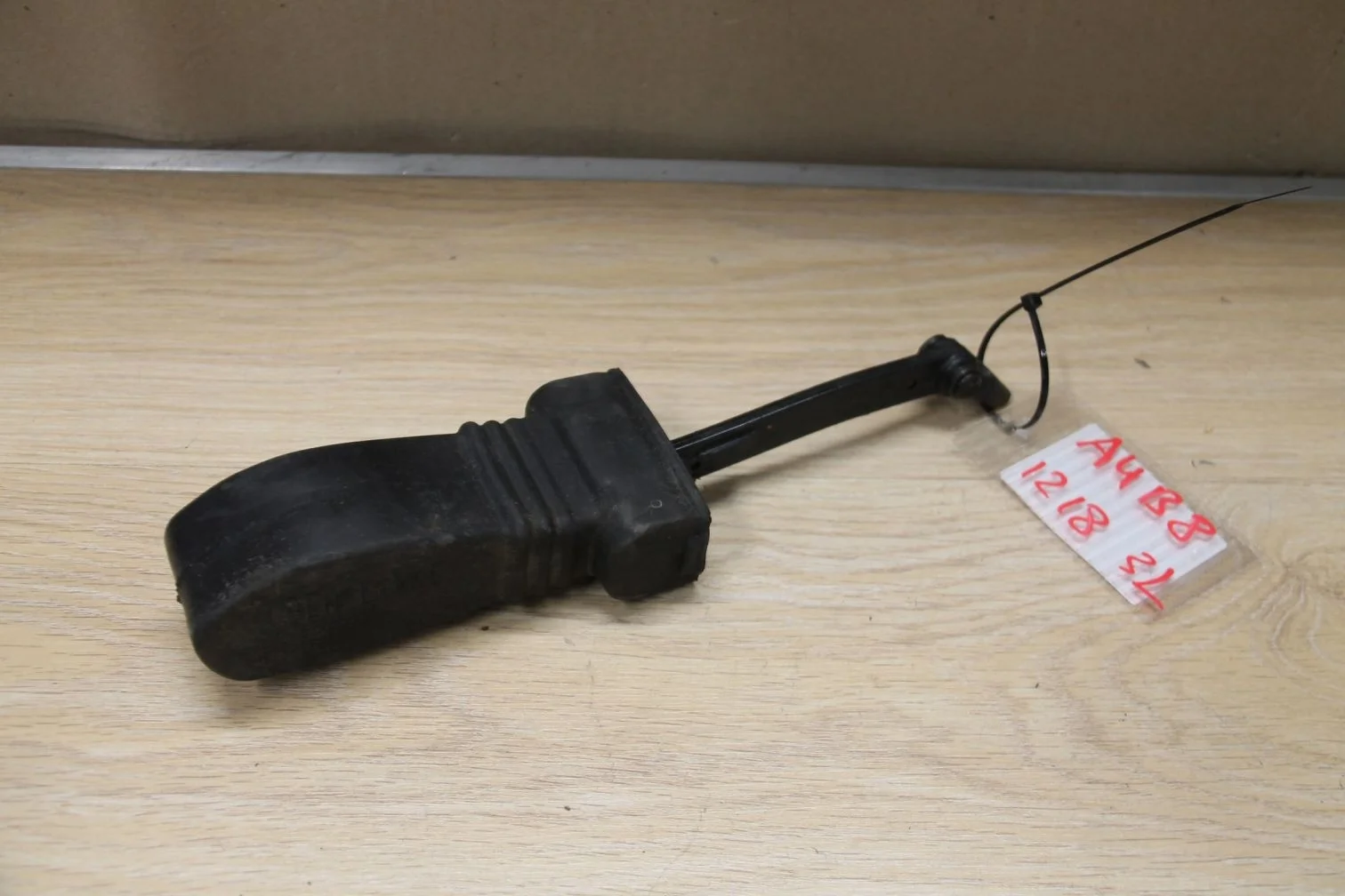 Ограничитель двери задней левой для Audi A4 B8 2007-2015