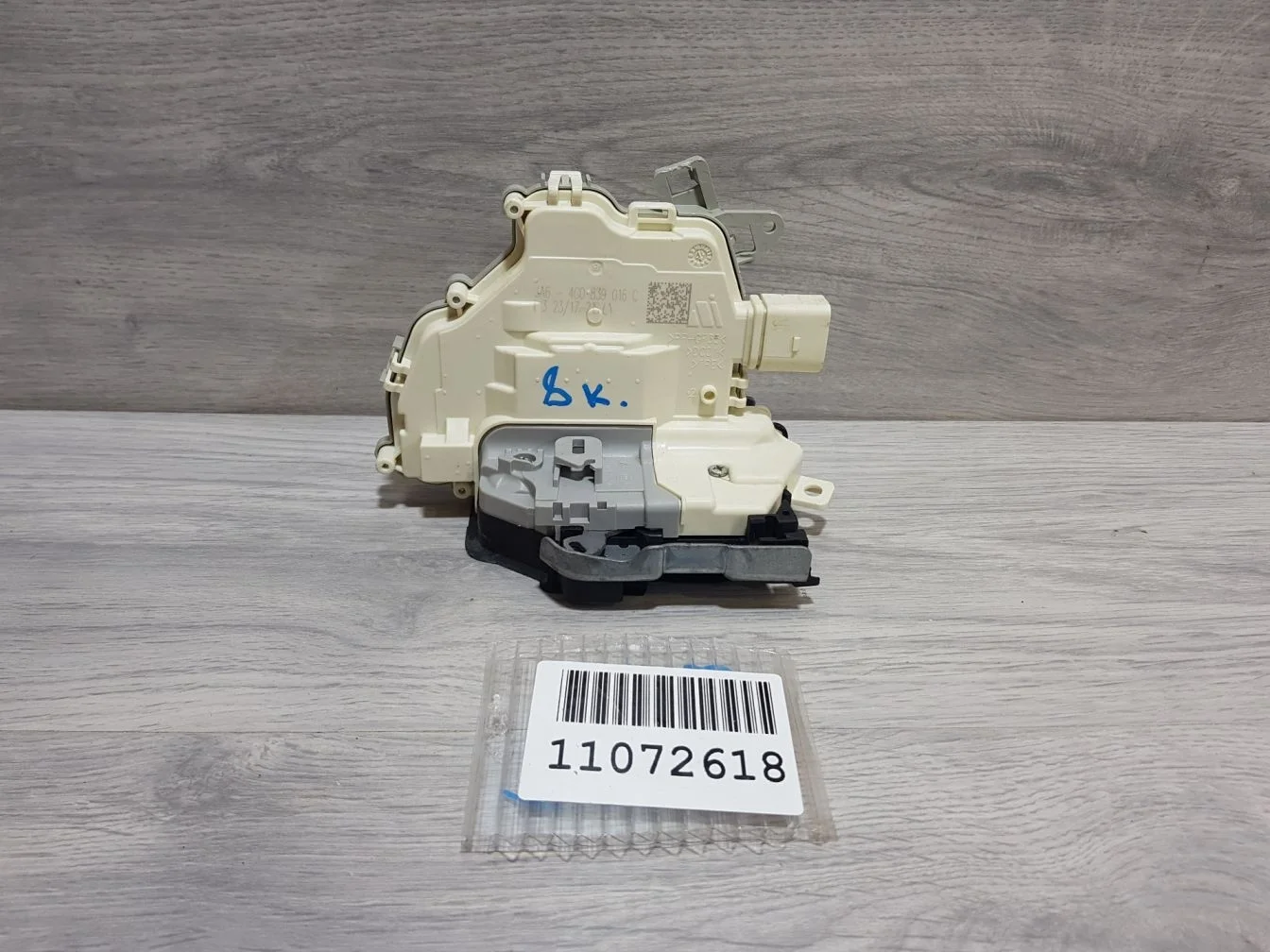 Замок двери задней правой для Volkswagen Touareg 2018-