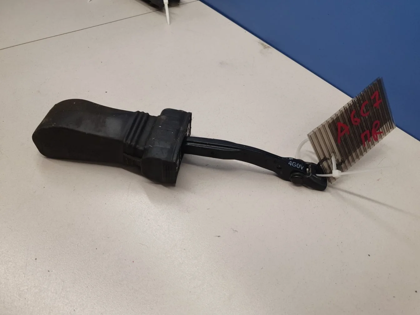 Ограничитель двери передней для Audi A6 S6 C7 2011-2018