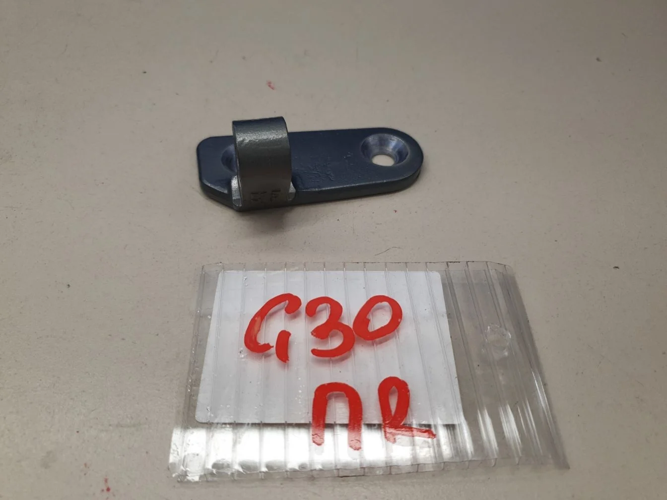 Петля двери передней правой для BMW 5 G30 F90 2016-