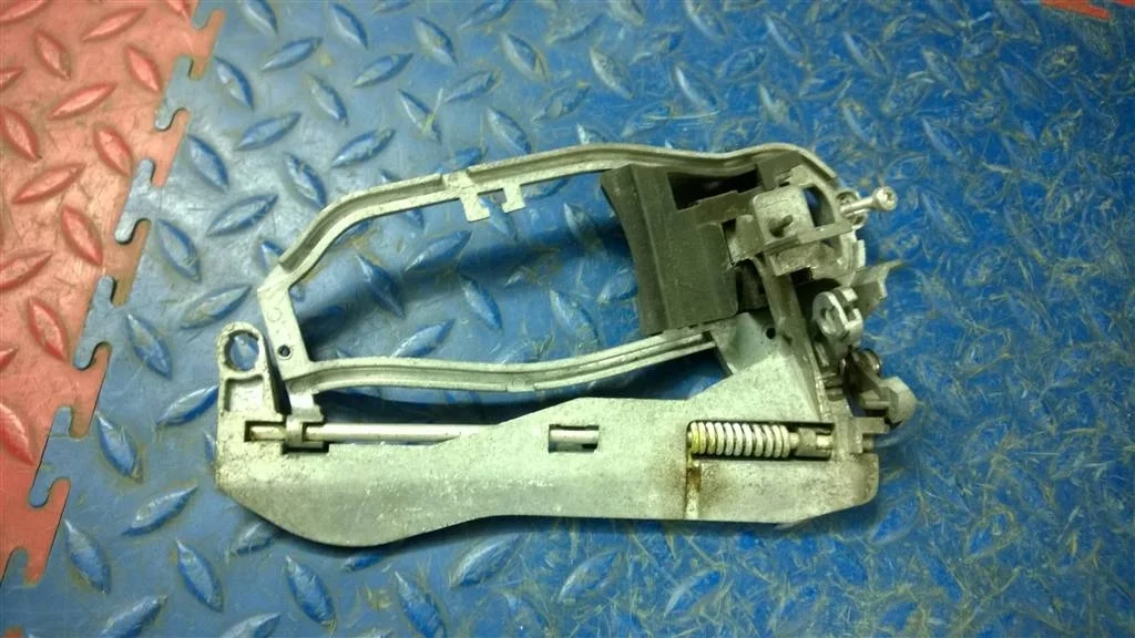 кронштейн ручки двери BMW X5 E53  M54B30 231 лс 3.0i