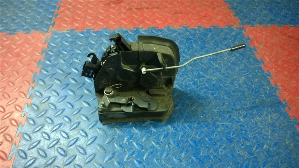 замок двери BMW X5 E53  M54B30 231 лс 3.0i