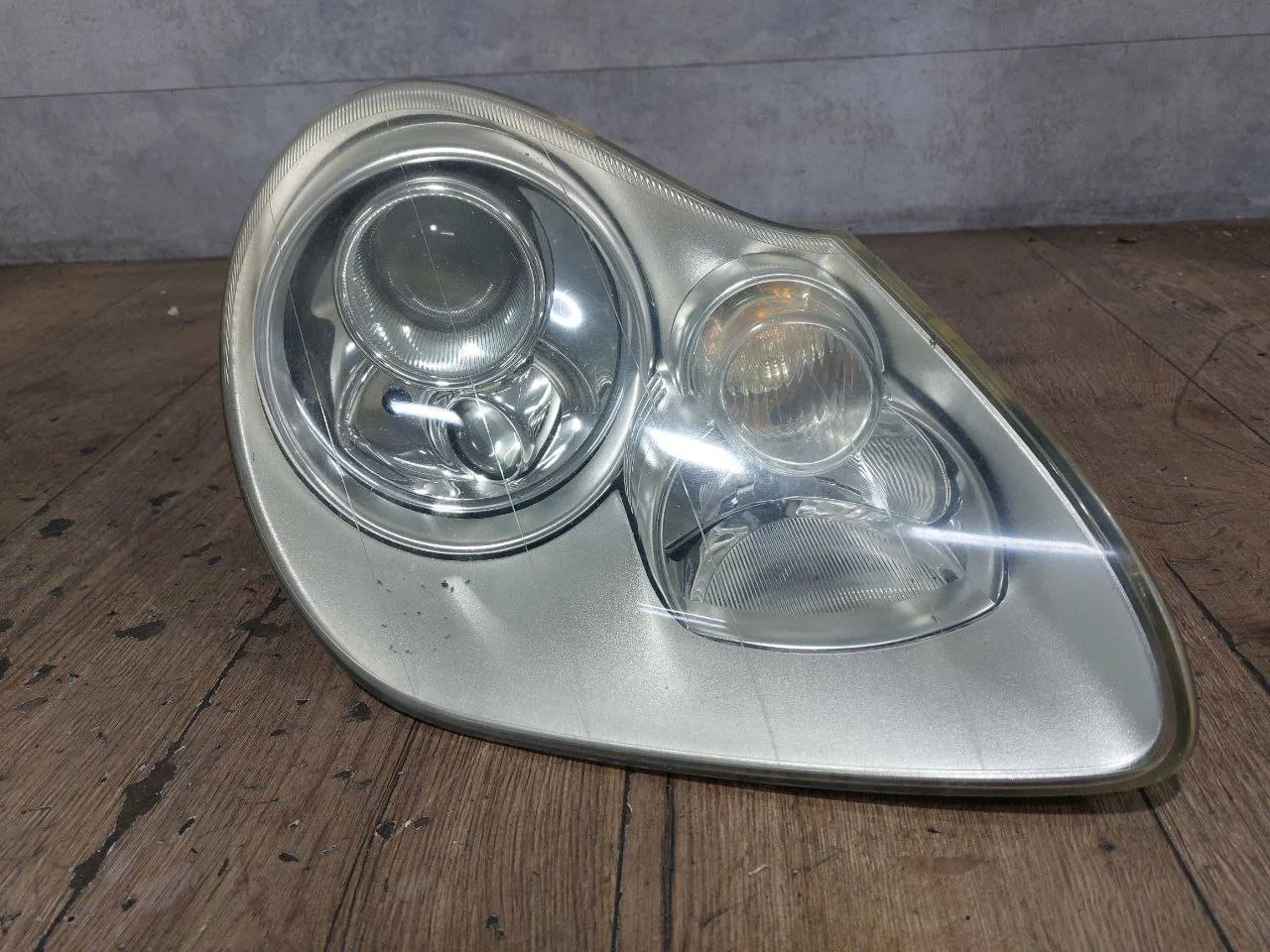 фара правая Porsche Cayenne 955