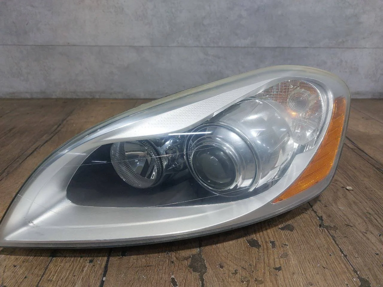 фара левая Volvo XC60