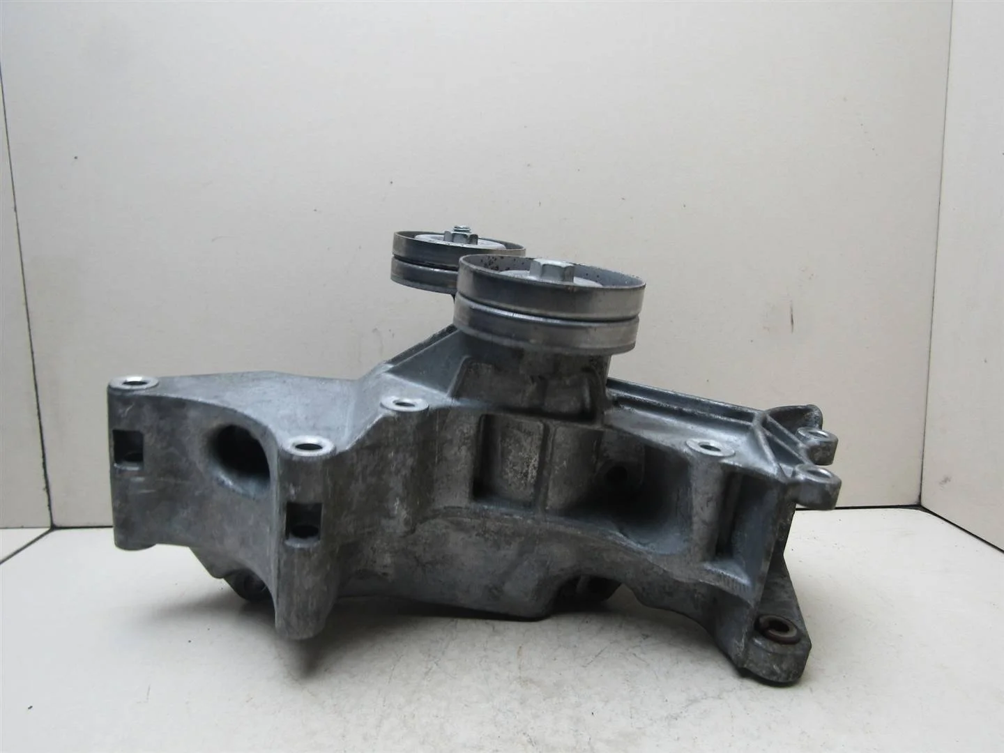 Кронштейн генератора Skoda Octavia (A4 1U-) 2000-2011  [032145167H]  1.4 в Вологде