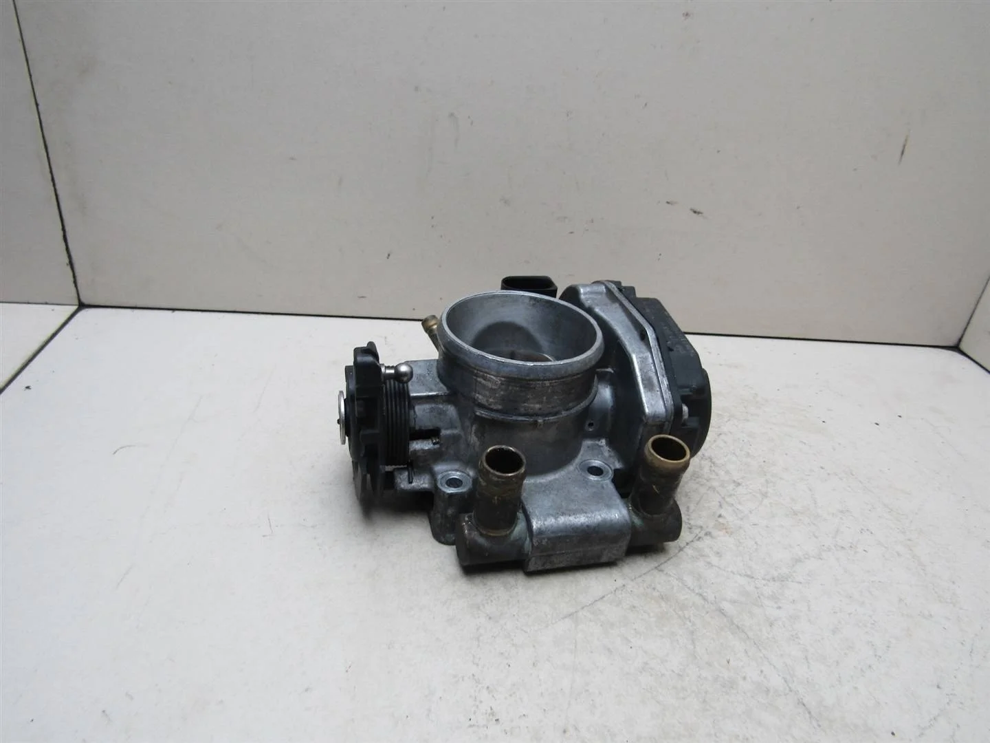 Заслонка дроссельная VW Passat (B5) 1996-2000  [058133063H]  1.6 1.8 в Вологде