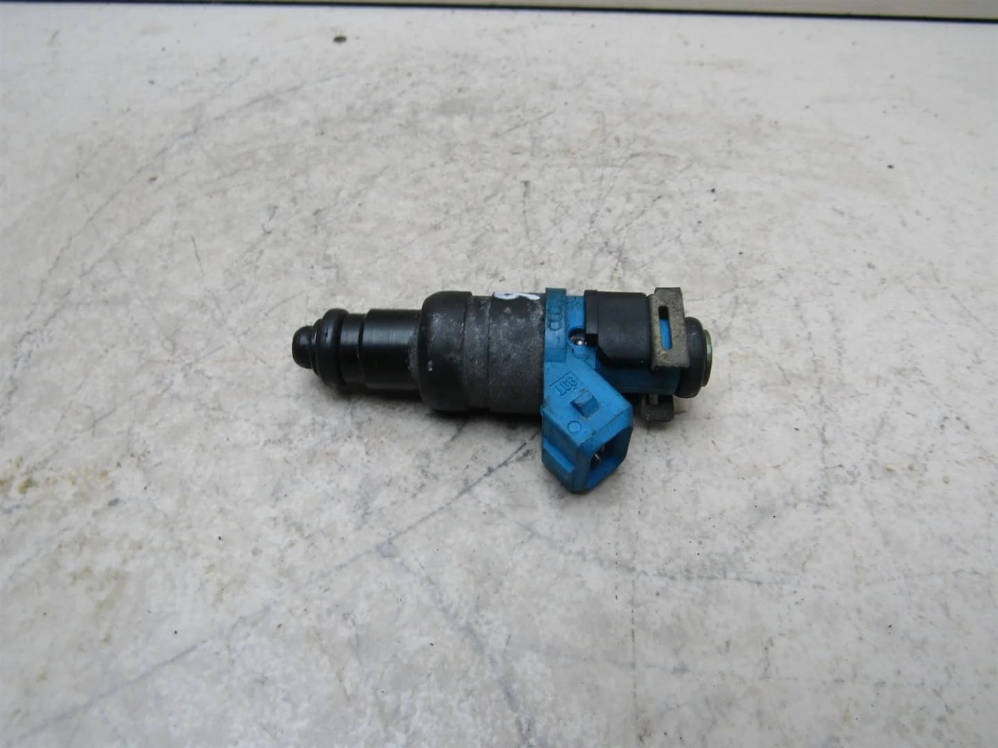 Форсунка инжекторная электрическая VW Passat (B5) 1996-2000  [06B133551C]  AHL ARM APV 1.6 в Вологде