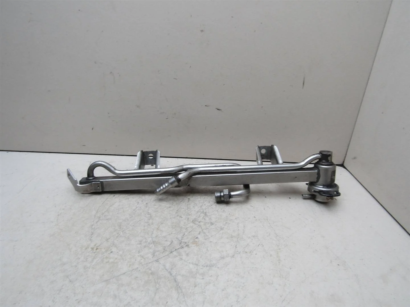 Рейка топливная (рампа) VW Passat (B5) 1996-2000  [06B133317A]  1.6 AHL ARM в Вологде