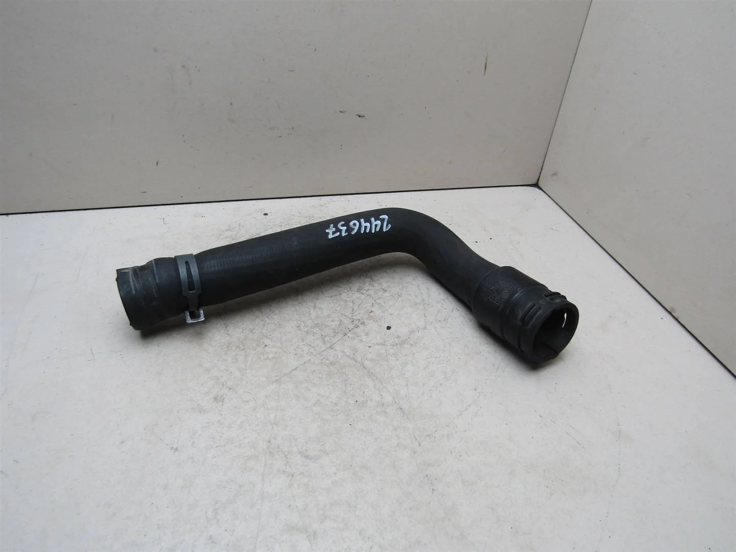 Патрубок радиатора VW Passat (B5) 1996-2000  [8D0121101K]  1.6 AHL в Вологде