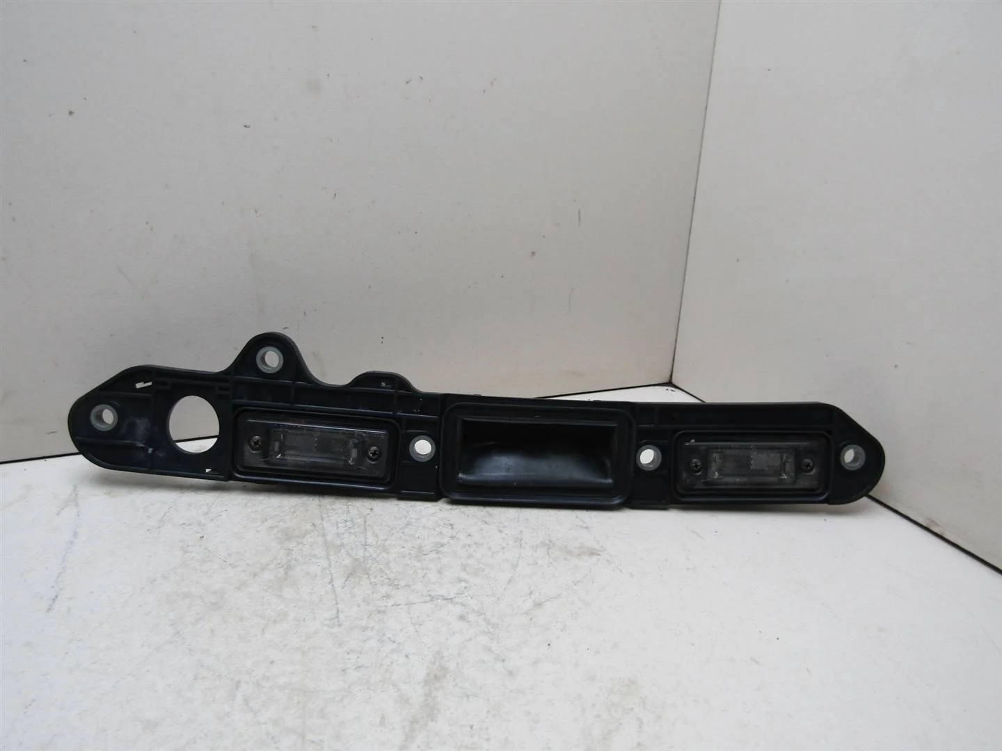 Кнопка открывания багажника VW Passat (B6) 2005-2010  [1T0827574L]  в Вологде