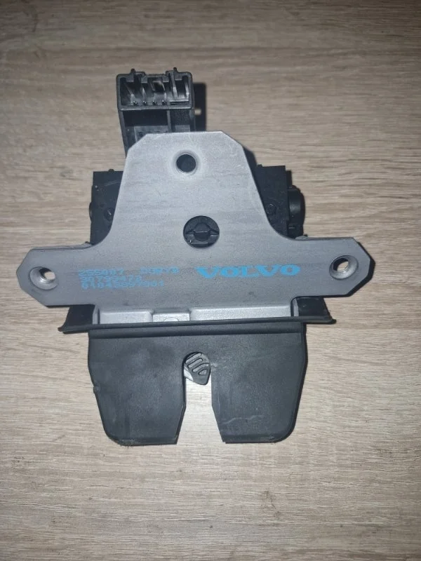 Замок крышки багажника volvo S40 2009 MS