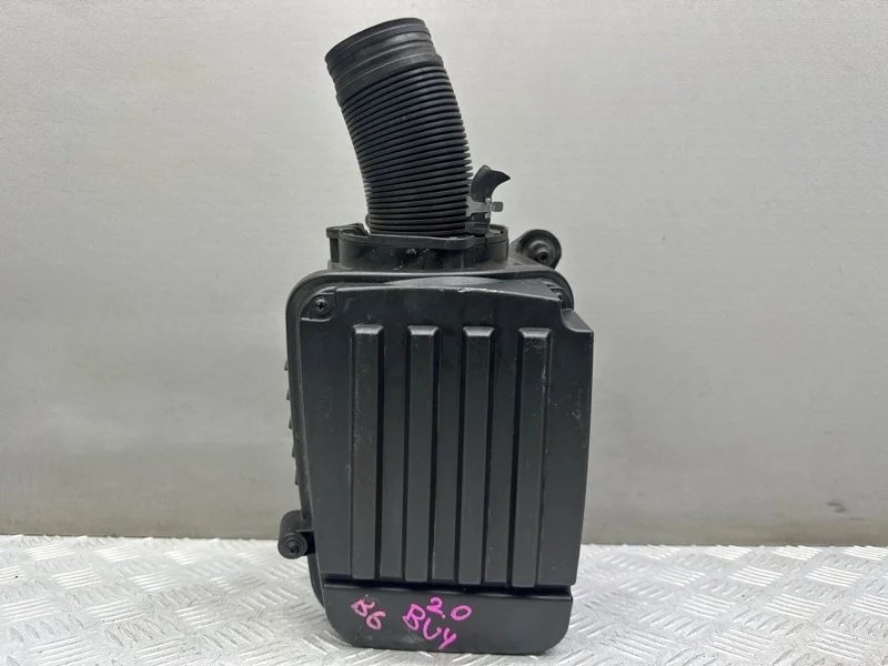 Корпус фильтра Volkswagen Passat B6