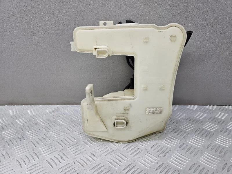 Бачок омывателя Volkswagen Passat B7