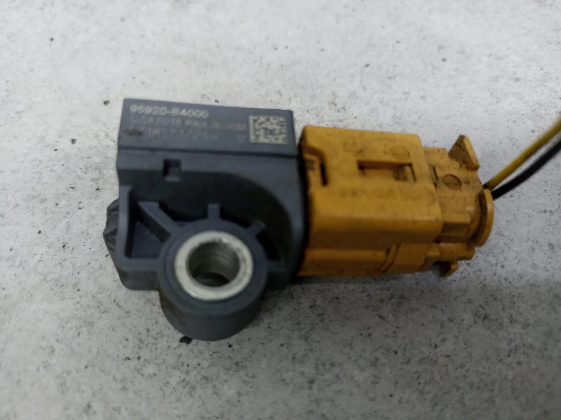 Датчик удара Kia Sorento Prime 3 рест. 95920B4000