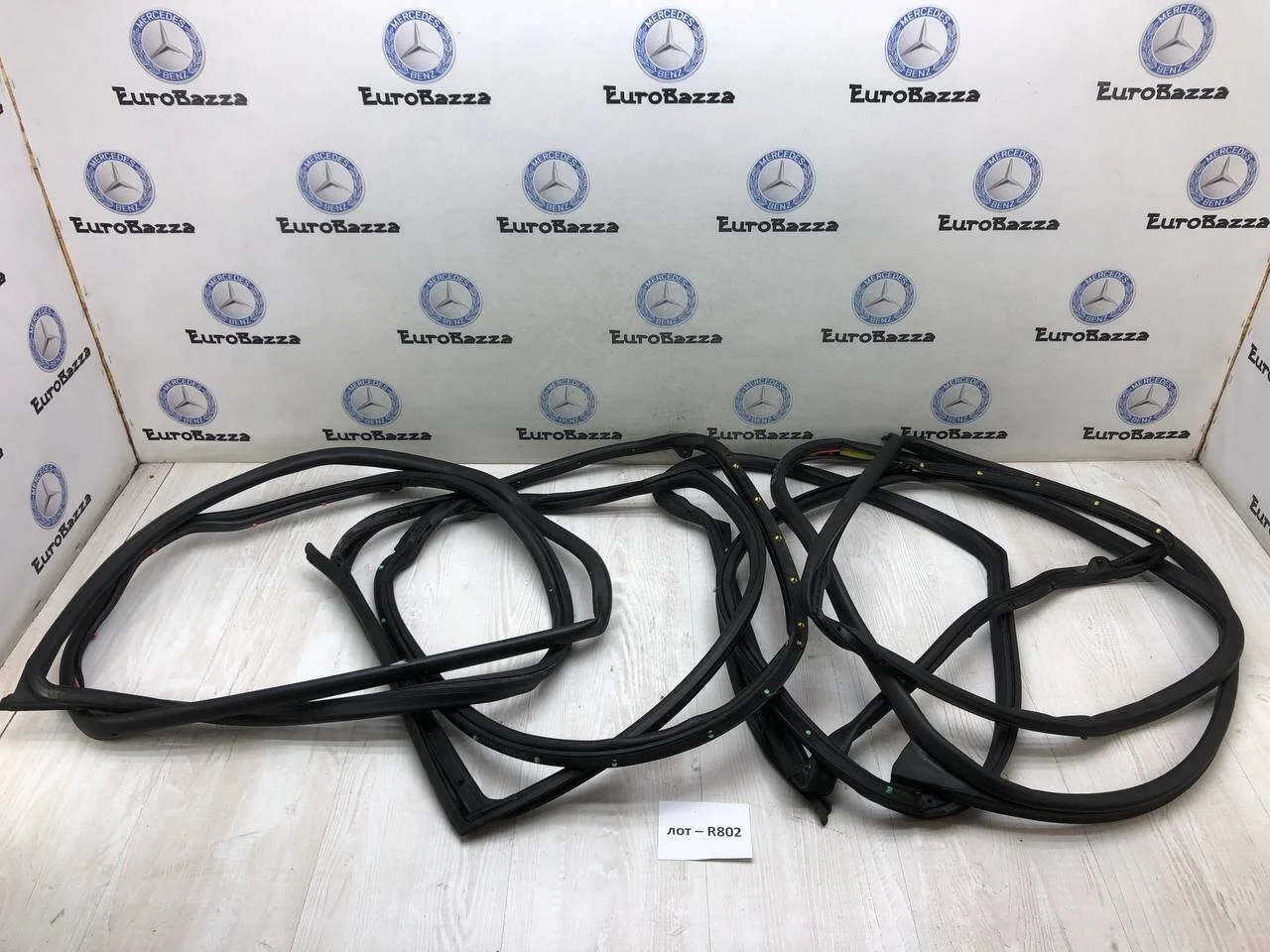 Резиновый уплотнитель на двери Mercedes W203