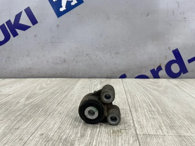 Кронштейн кпп FORD FOCUS 2 2009