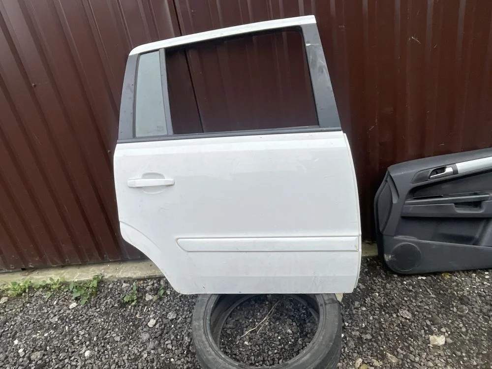 дверь задняя правая opel zafira B
