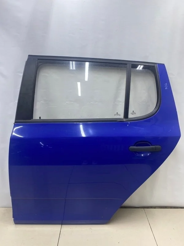 Дверь задняя левая Skoda Fabia 2 5J BZG 1.2 БЕНЗИН