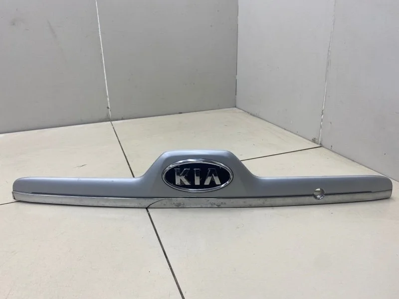 Накладка двери багажника Kia Sportage 2 KM G4GC