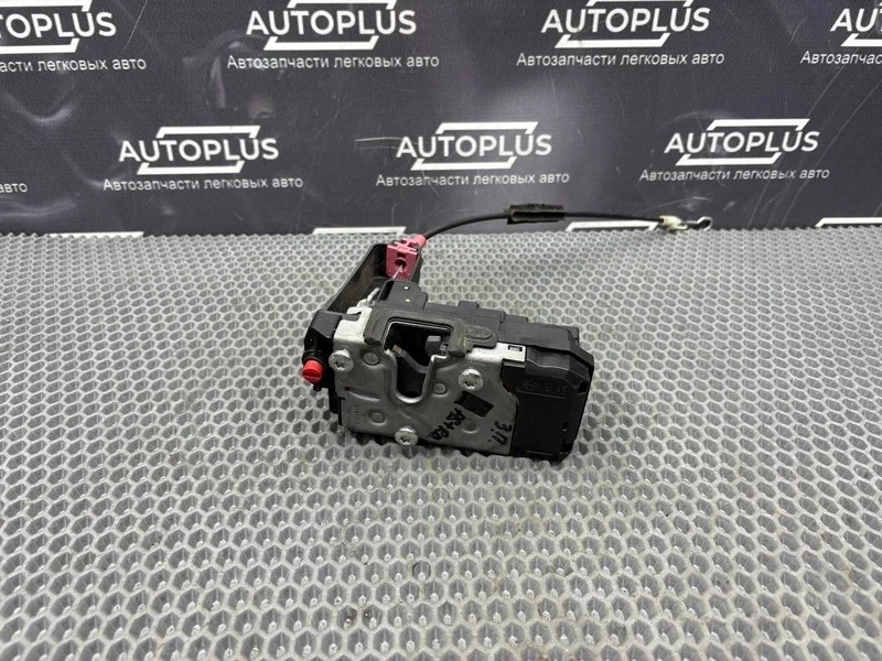 Замок боковой двери Opel Astra H 2012 13220372 СЕДАН Z18XER, задний правый