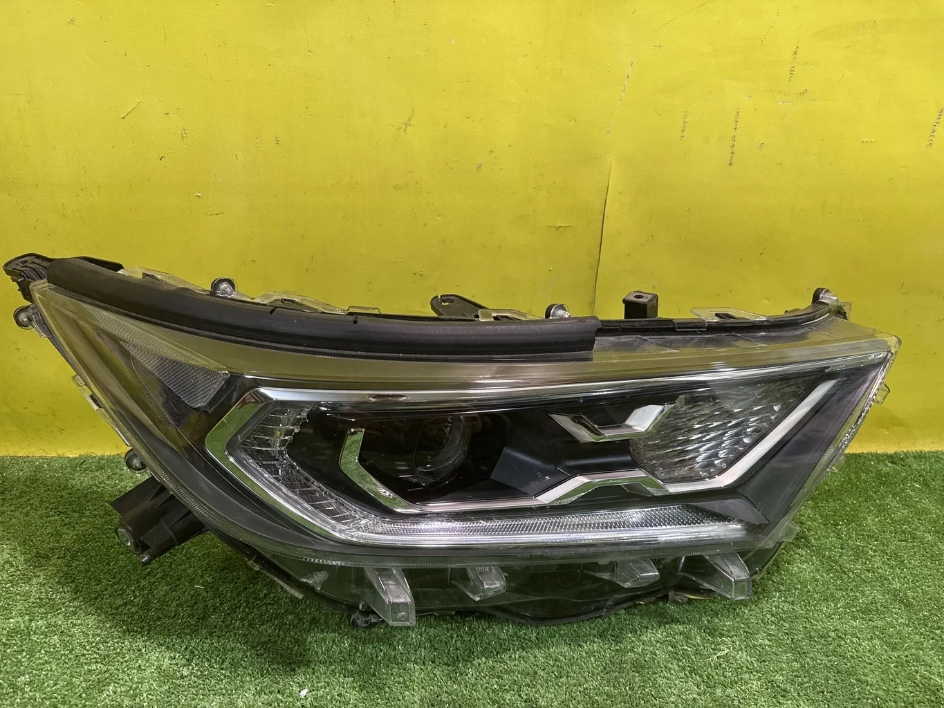 Фара правая LED  Toyota RAV4 2018 8114542A31 40602