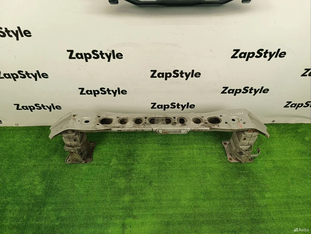 Усилитель переднего бампера ford focus 3