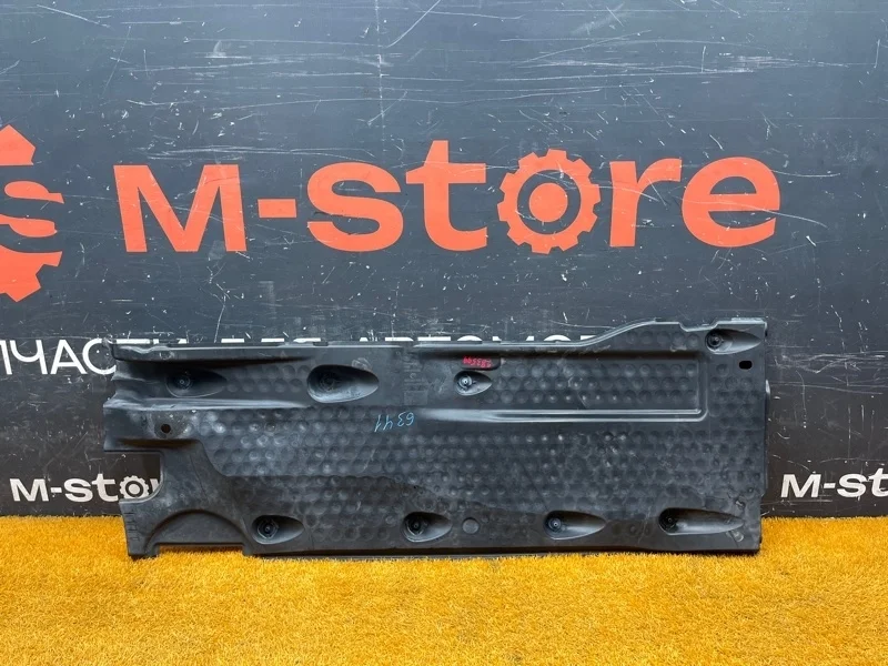 Защита днища кузова Volkswagen Tiguan 2011 5N0825202 5N CCZ, правая