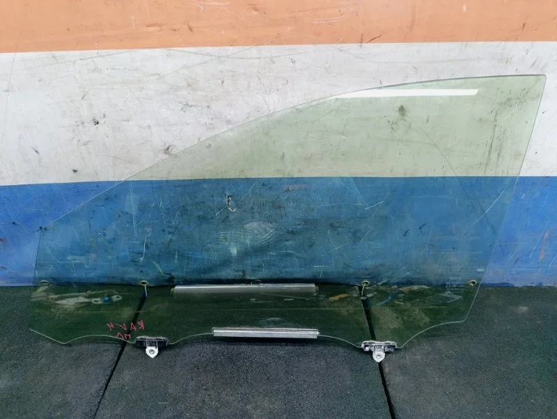 Стекло двери Toyota Rav 4 2016 6810242190 ACA40, переднее левое