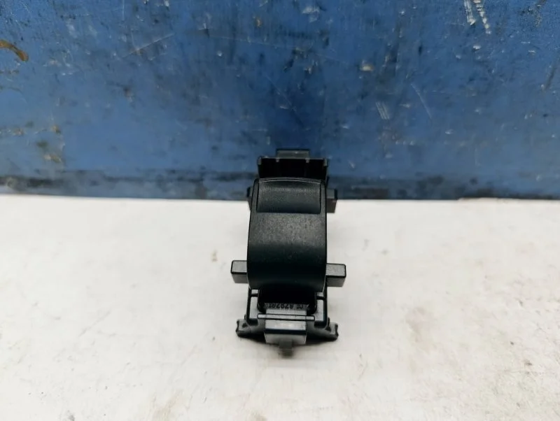 Кнопка стеклоподъемника Toyota Rav 4 2016 8481052030 ACA40, передняя
