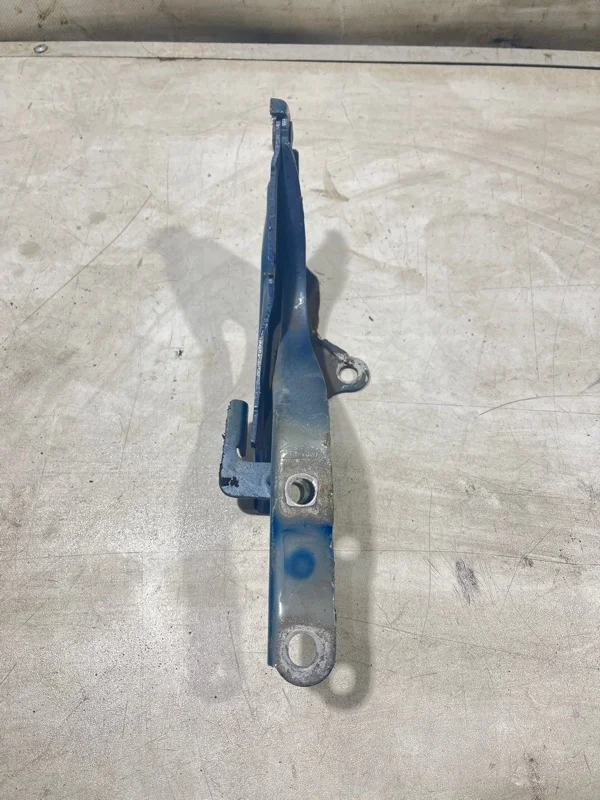 Петля капота правая KIA Sportage 3