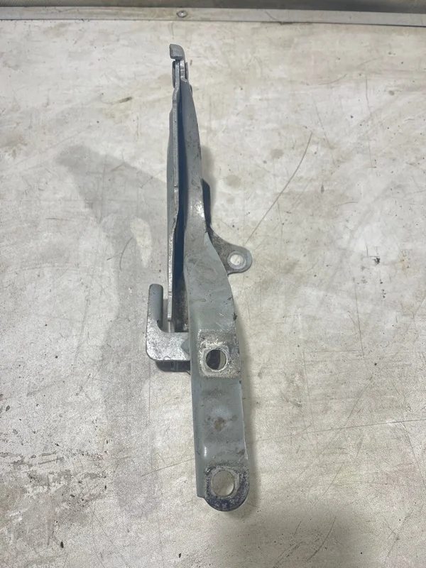 Петля капота правая KIA Sportage 3