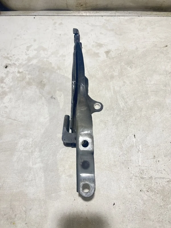 Петля капота правая KIA Sportage 3